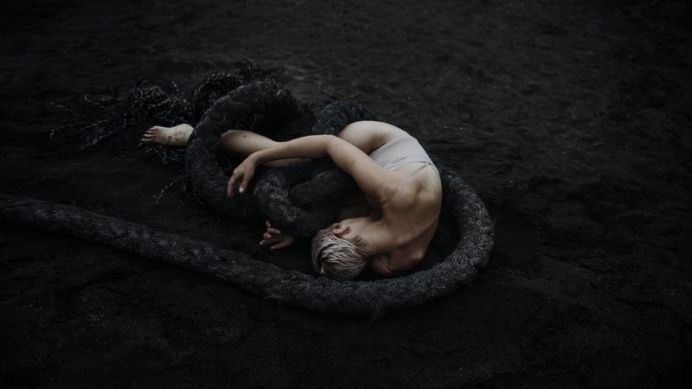 Incredibly Beautiful Dreamlike Portrait Photography by Laura Zalenga