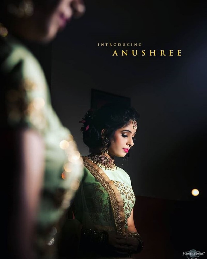Some Best Mesmerizing Off-Beat Mirror Wedding Poses You Must Have Them for Your Wedding