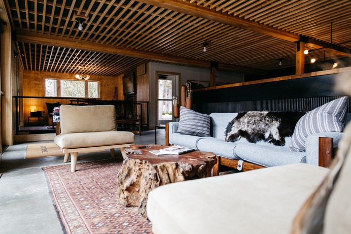 lobby-communal-area-wood-coffee-table-ceilings