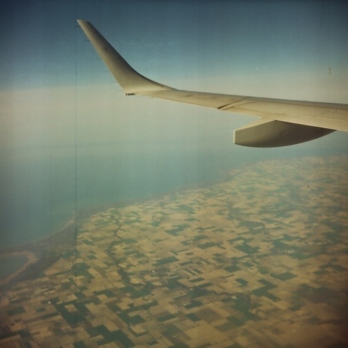 tumblr_lxwzt3XaHF1r2q0ouo1_500.jpg 500×500 pixels #airplane #landscape #flying #jet #photography