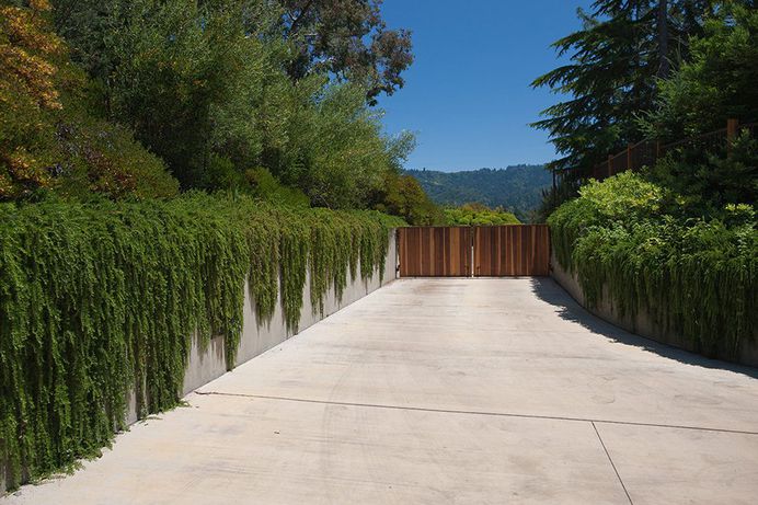 Covered-driveway-landscape-contemporary-with-wood-slat-fence-concrete-wall-wood-slat-fence.jpg (990×660)