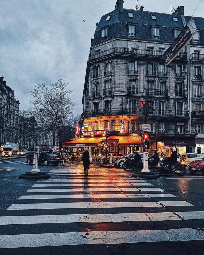 Creative and Minimal Street iPhone Photography by Cocu Liu