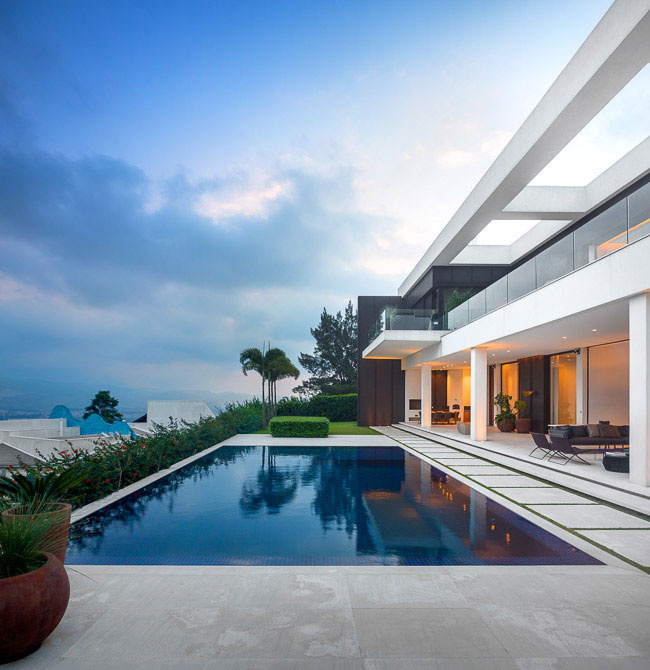 A project led by the Brazilian architect Fernanda Marques Arquitetos Associados - #architecture, #house, #home