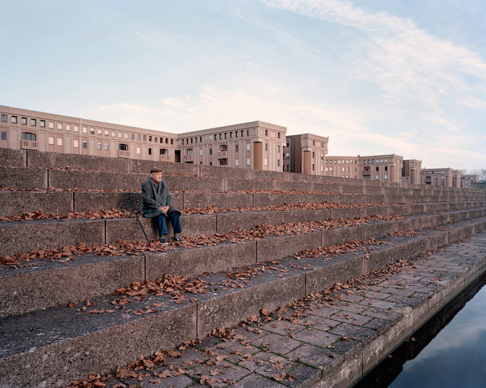 Alternative Post-War Universe in Paris Suburbs
