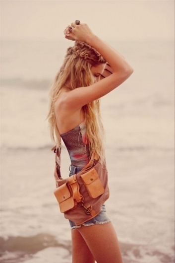 ★Baubauhaus. #girl #photography #vintage #beach #braids