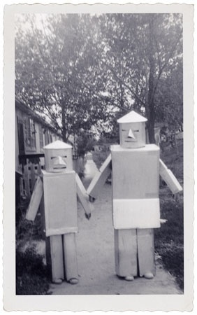 FFFFOUND! | Téléchargement de photo Flickr : 1950's Halloween Robots #robots