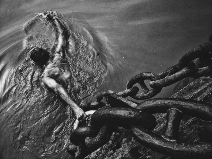 #swim #water #man #chain #photo