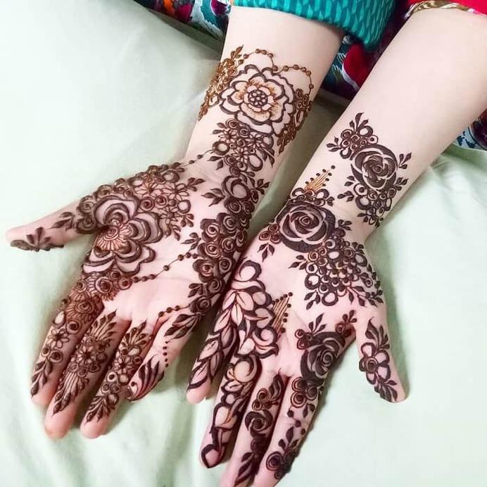 Rajasthani Mehndi Design with Floral Patterns