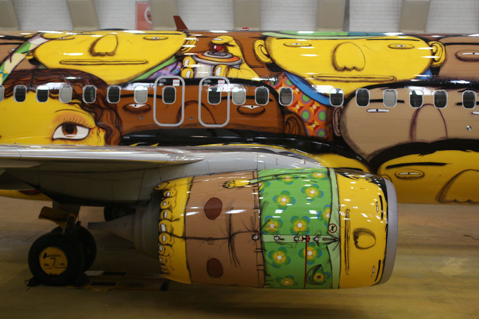 Osgemeos airplane graffiti #osgemeos #airplane #graffiti