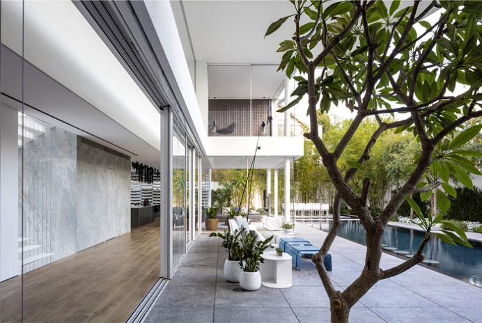 J House by Pitsou Kedem Architects - #architecture, #house, #home, #decor,