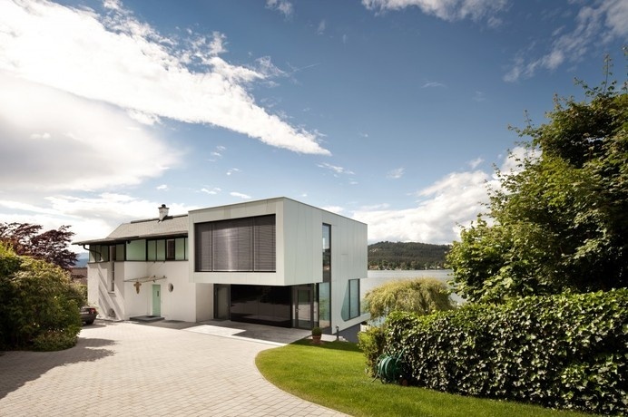 House by the Lake Incorporating Modern Elements of Design in Austria #lake #architecture #austria #modern
