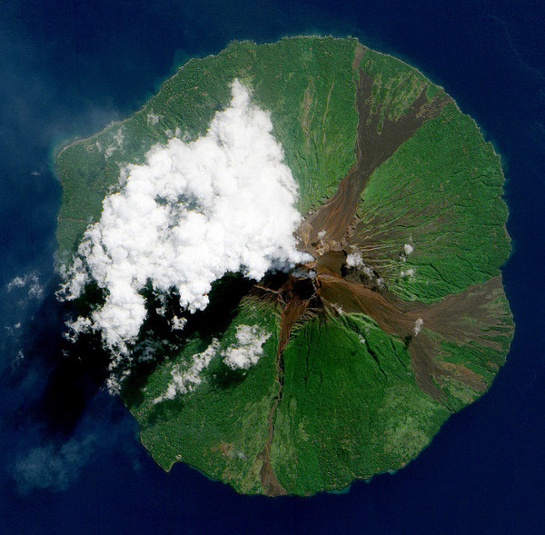 Volcanos apollo12 #ocean #island #volcano