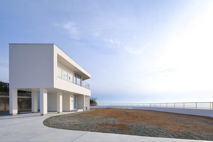 House in Nagashima by Takeshi Ishiodori Architecture