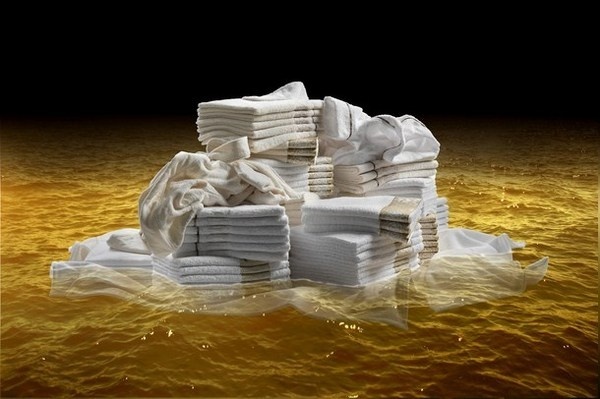 Roberto Cavalli home 2012 present white towels #accessories #artistic #collection #home #furniture #cavalli #art #roberto