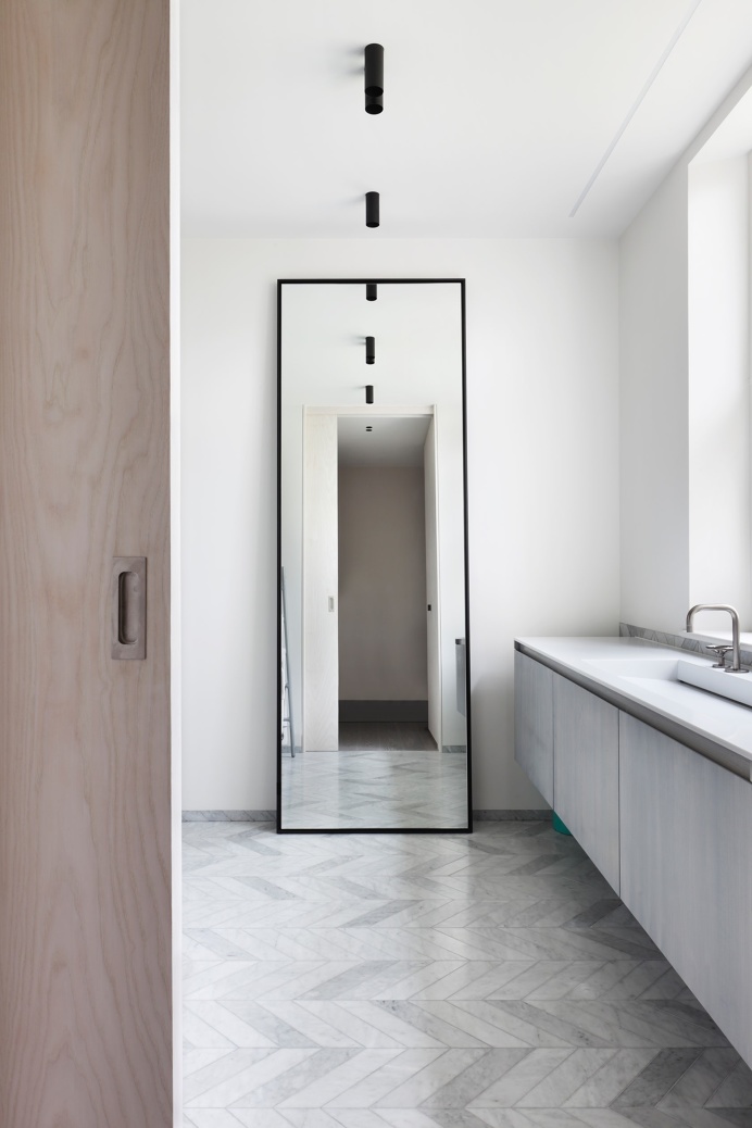 Maida Vale Apartment by MWAI