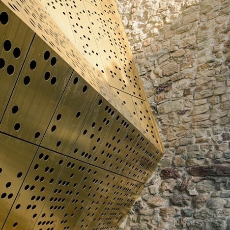 Dezeen » Blog Archive » Stadtmuseum Rapperswil-Jona extension and renovation by :mlzd #materiality