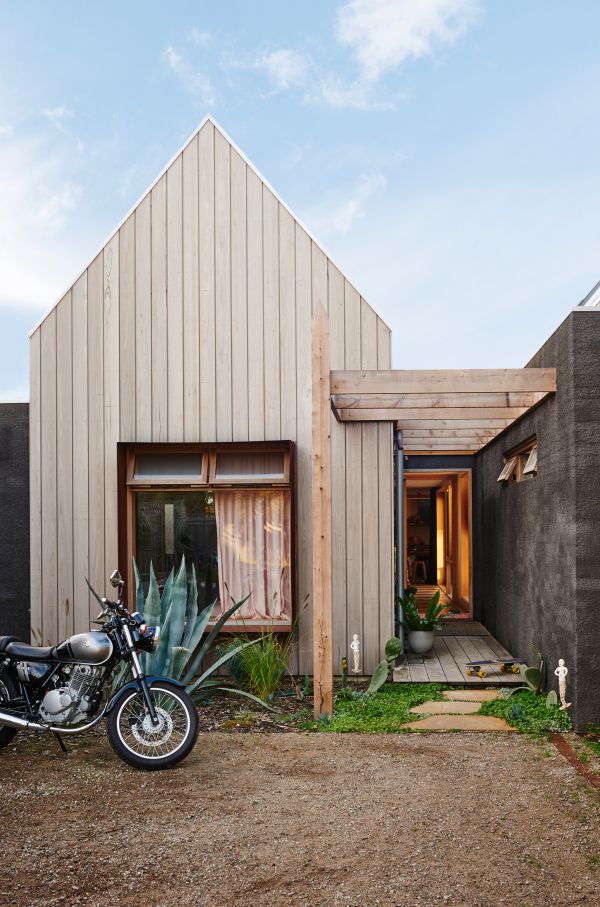 Hayley, a Textile Designer, and Her Stunning Home on the Australian Coast