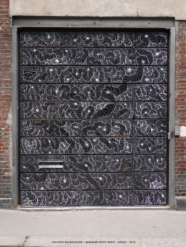 Parisian chalk artist, Philippe Baudelocque beautiful always. #pattern #door #temporary #chalk #art