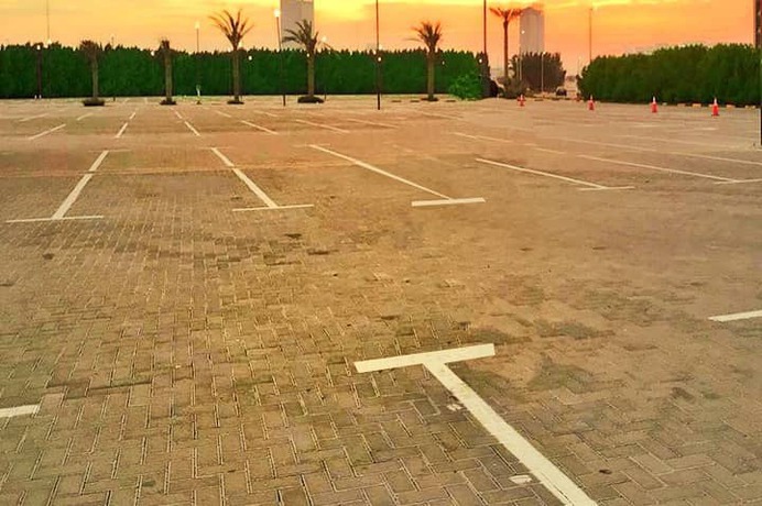 The Dubai Miracle Garden offers free and spacious car parking facilities.