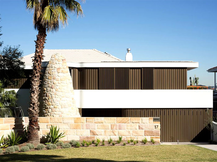 Australian Home Combines the Charms of 50's and 60's Coastal Bungalow - InteriorZine