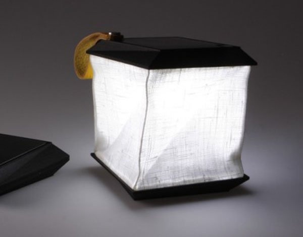 Soul Cell is an elegant folding solar lamp, perfect for illuminating in the dark on a hike or picnic. #design #product design #industrial de