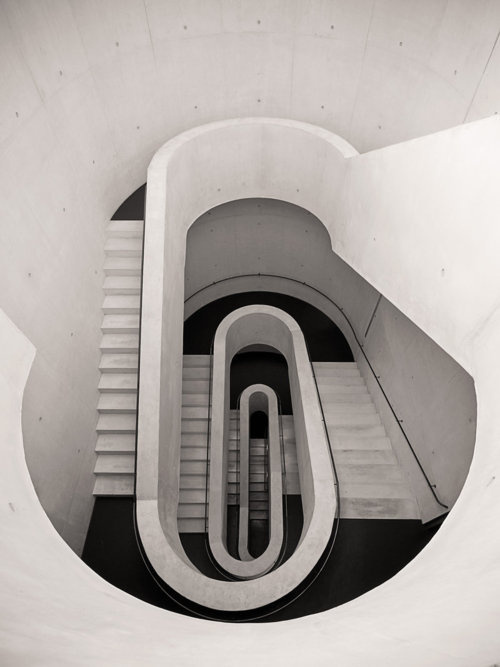 LE CONTAINER #grayscale #architecture