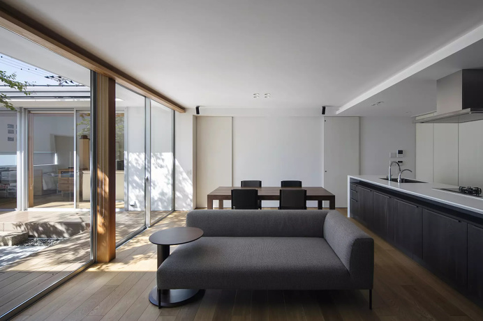 House in Mihara by +Aao