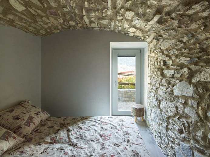 Savioz Fabrizzi Architectes Convert a Former Hayloft Barn into a Holiday Home 6
