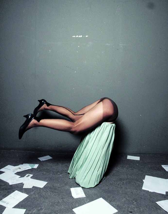 Isabelle Wenzel Beyond the fiction of reality, there is the reality of the fiction - but does it float #photo