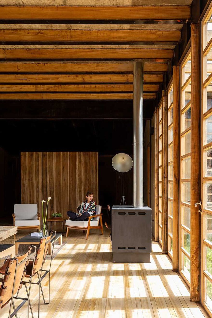 fire place, Ecuador / Rama Estudio