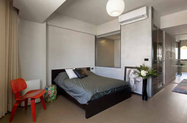Minimally Designed Apartment With Punches of Color Photo #interior #design #decor #deco #decoration