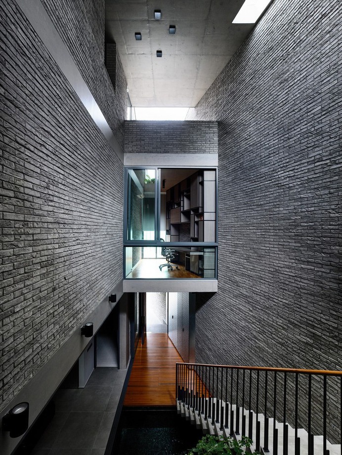 Surprising Seclusion / HYLA Architects
