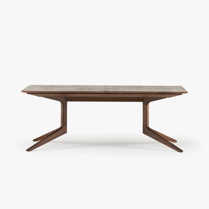341E Light Extending Table by Matthew Hilton for De La Espada. #diningtable