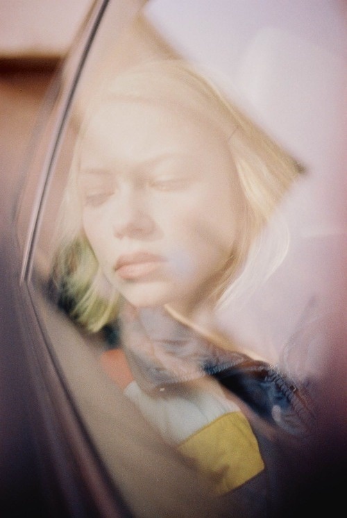 state of the state - Tavi Gevinson #gevinson #tavi #portrait #distortion #reflection #window