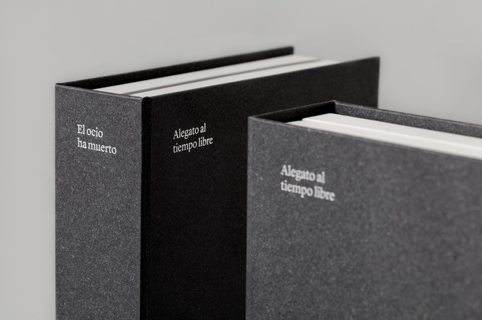 Alegato al tiempo Book - Mindsparkle Mag As they do every January, Minke, 'the printing press of the 22nd Century', has produced a gift for their customers and suppliers to commemorate the turn of the year. #book #packaging #logo #identity #branding #design #color #photography #graphic #design #gallery #blog #project #mindsparkle #mag #beautiful #portfolio #designer