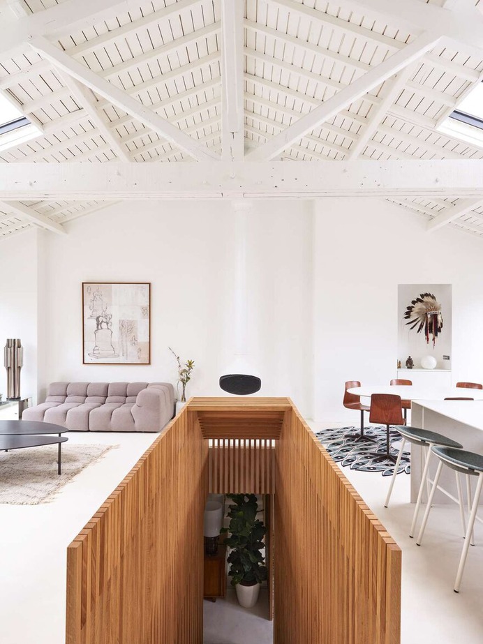 Parisian Penthouse Refurbished by 05 AM Arquitectura