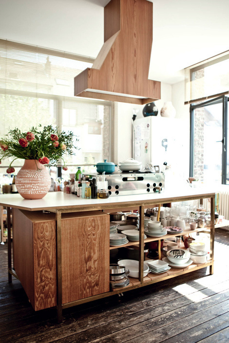 Апартаменты в стиле лофт #interior #white #design #furniture #kitchen #architecture