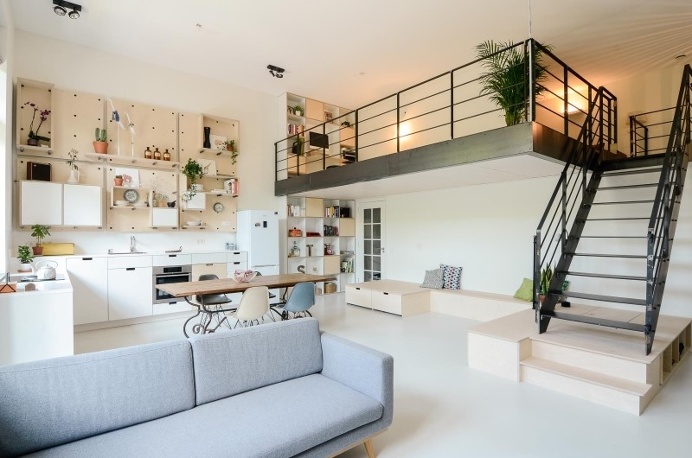 Conversion of an old school building to a new apartment