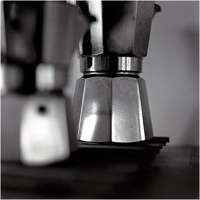 Mocca Bialetti | Flickr: Intercambio de fotos #white #design #black #minimalism #photography #and #coffee