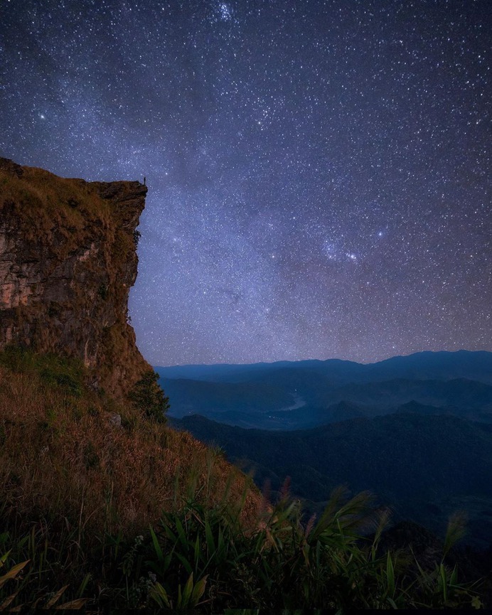 📷: @epicworld_photography "Whilst traveling in Northern Thailand, @ali_olfat and I discovered this epic viewpoint overlooking the border into Laos. I love exploring new places in nature and get especially excited about being there and shooting them at night. It was super cold and the milky way wasn't as clear as had hoped for, but I was still stoked that the clouds stayed away and allowed us to play." | a7R II | 16-35mm f4 | 19mm | f4 | Foreground: 2 sec / ISO 500 | Sky: 20 sec / ISO 6400 | #SonyAlpha #BeAlpha by @sonyalpha