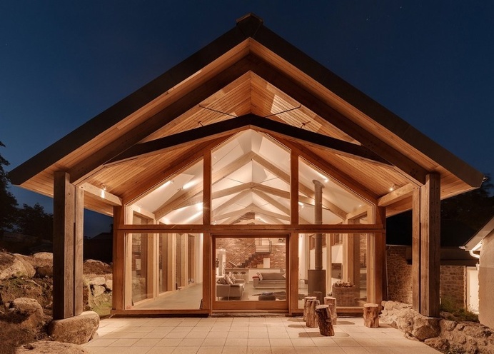 Milking Parlour – 19th Century Farm Conversion / van Ellen and Sheryn
