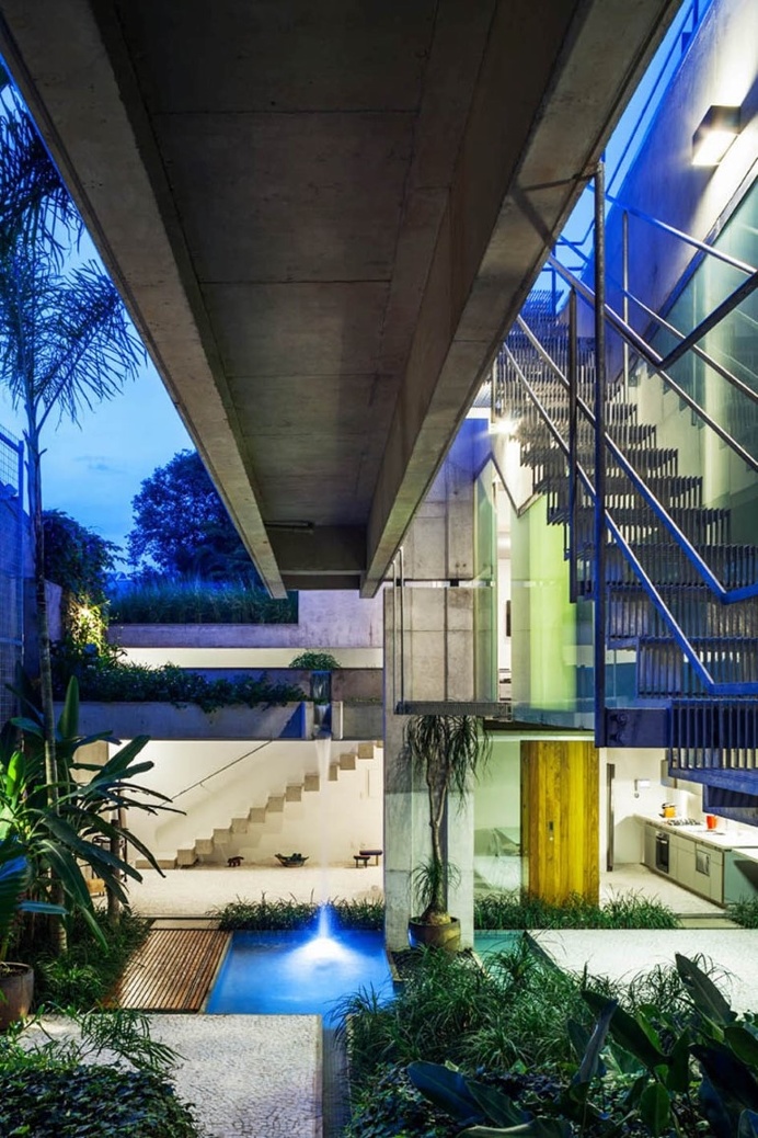 Concrete Weekend House