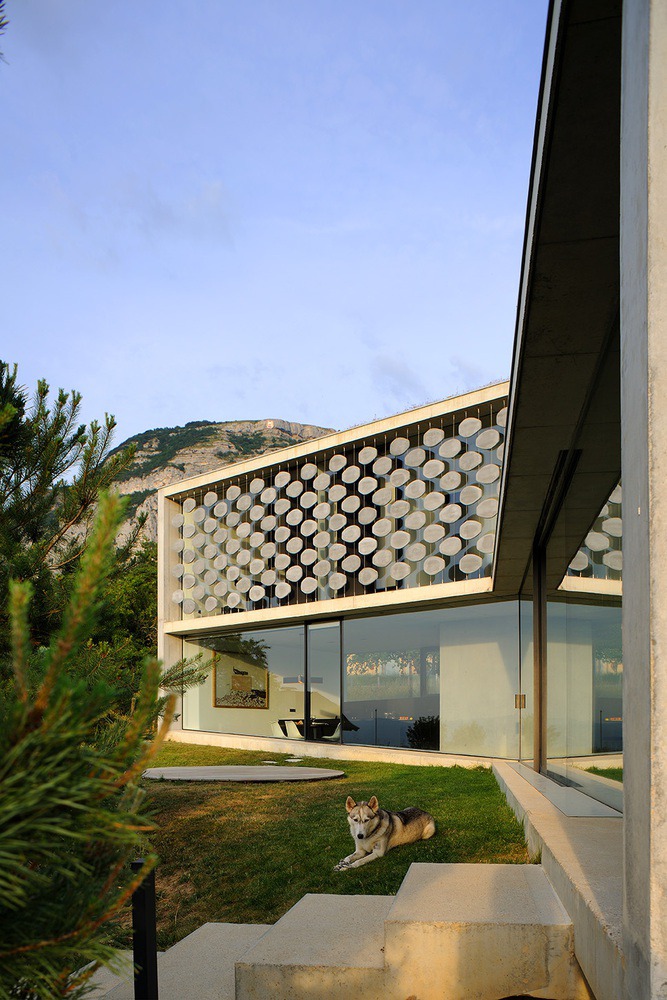 House Under the Cliff / AUM Pierre Minassian