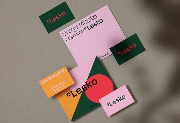 Lesko Corporate Design - Mindsparkle Mag Jarosław Dziubek is the designer of this project: the Corporate Design for Lesko. He used strong, contrasting colors and a simple typography for the logo, stationary and signage and was able to achieve a beautiful and modern brand identity. #logo #packaging #identity #branding #design #color #photography #graphic #design #gallery #blog #project #mindsparkle #mag #beautiful #portfolio #designer