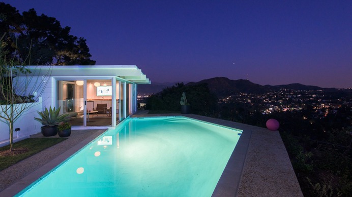 Buff & Hensman Midcentury Home guesthouse and pool