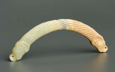 TWISTED PENDANT WITH TWO DRAGON HEADS