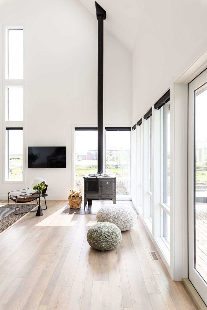 Alberta Modern Farmhouse, Canada / Alloy Homes