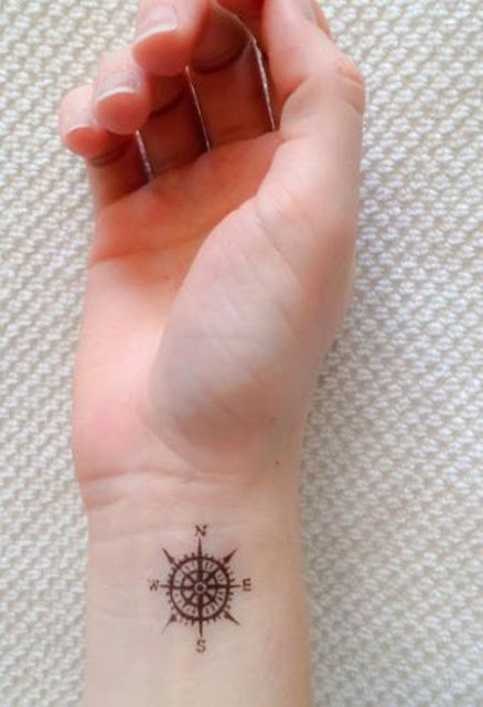 Micro-compass tattoo | Compass tattoo, Small tattoos, Tattoos