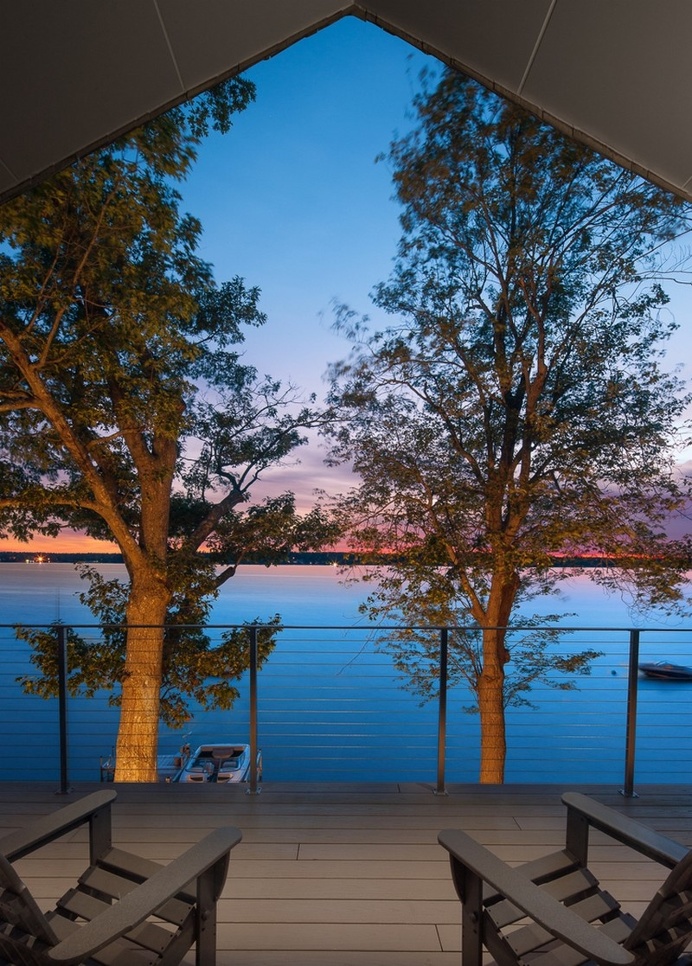 Lakehouse Designed to Maximize Views of the Lake