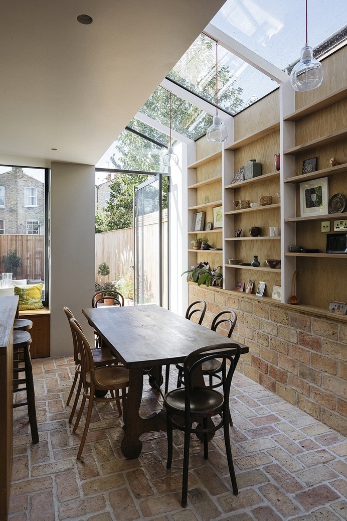 Gallery Brick House / Neil Dusheiko Architects